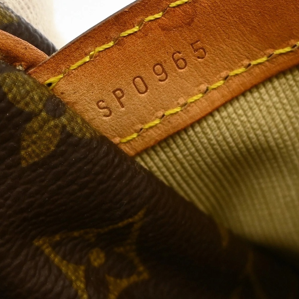 Louis Vuitton Reporter GM Monogram
Canvas Messenger Bag - Picture 4 of 13